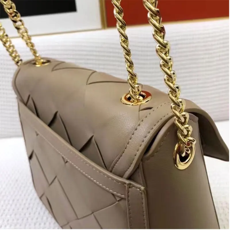 

2021 new design bag 100% hand-woven chain bag, leather fashion shoulder bag, lady messenger bag, messenger bag, star same style