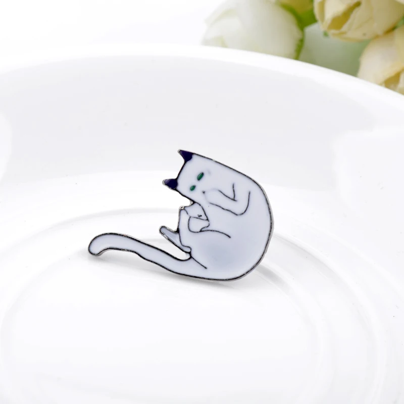 

New Fashion Creative Cute Different Pose Cat Pins Metal Brooch Pin on Bags Clothes