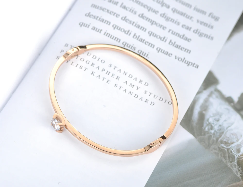 Женский Браслет манжета с фианитом серебристого цвета|Браслеты| |