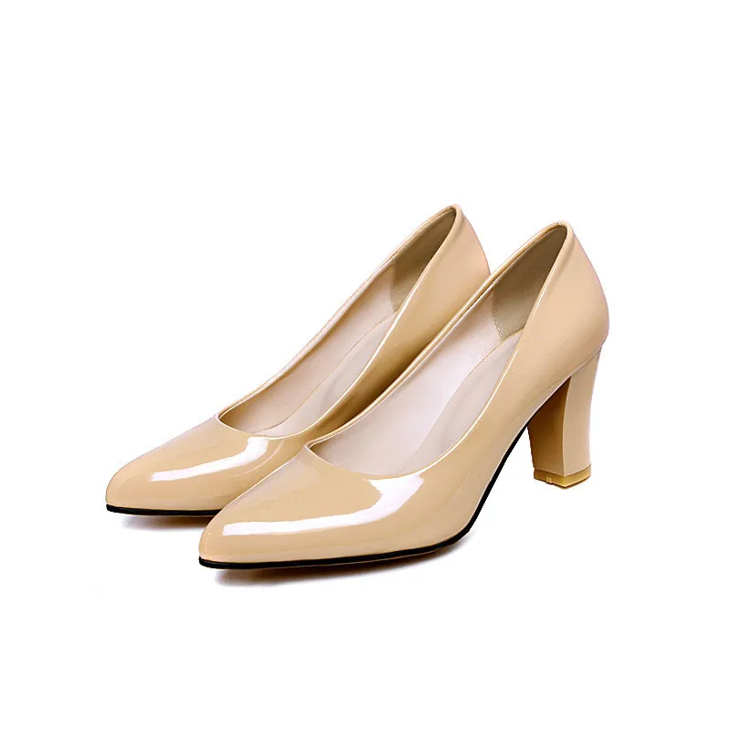 Туфли женские из лакированной кожи высокий каблук заостренный носок лоферы