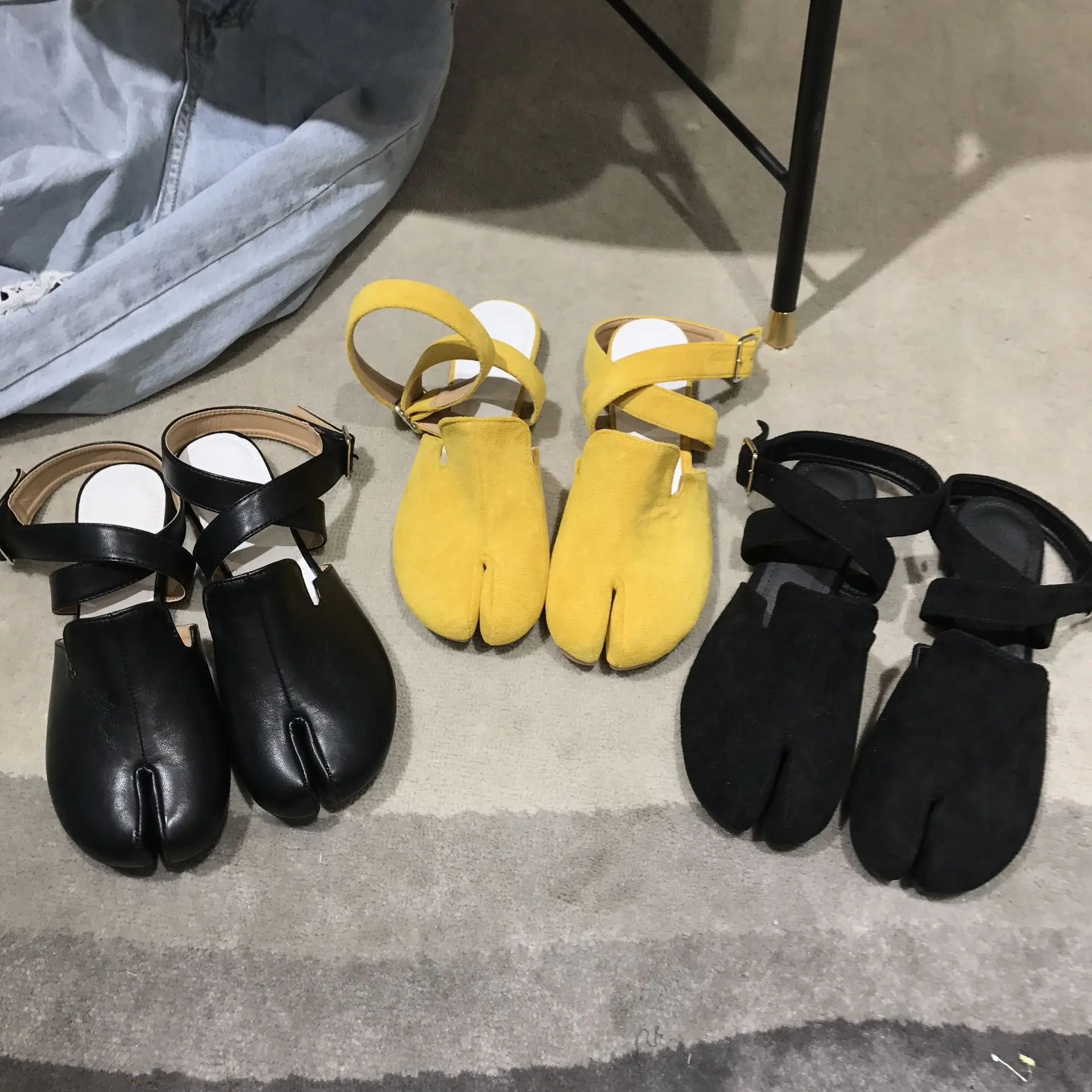 

Women's Sandals Split-Toe Shoes 2021 New Flat-Bottomed Lazy One-Foot Horseshoe Shoes Women Chaussure Femme Claquette Femme