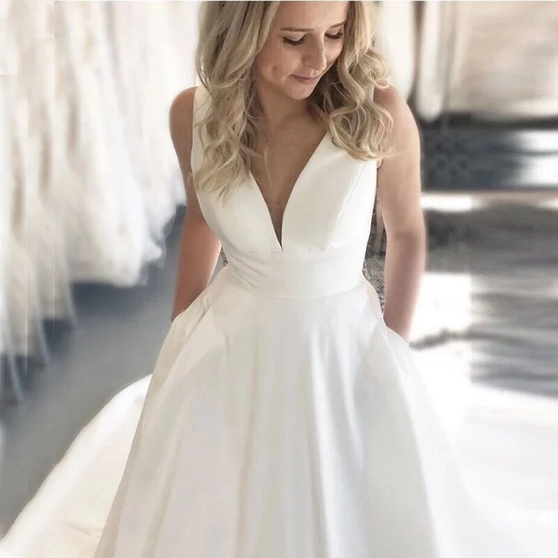 

2021 New Wedding Dress V-neck Sleeveless Satin Tail Sexy Backless Wedding Dress