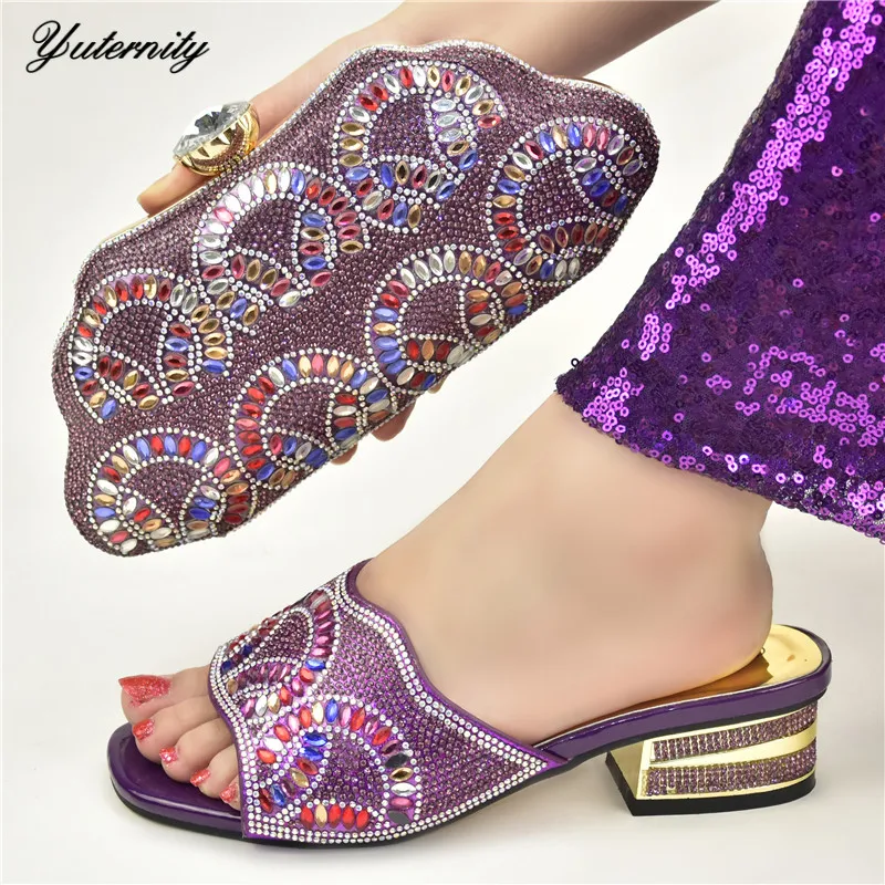 Модный комплект: итальянская элегантная Стразы обувь и подходящая сумка в