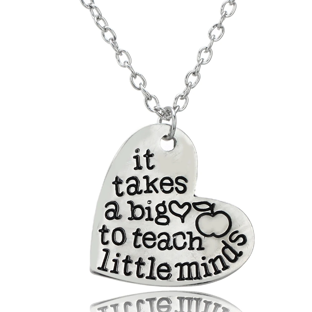 Это занимает большое сердце чтобы научить маленьких умов яблоко подвеска