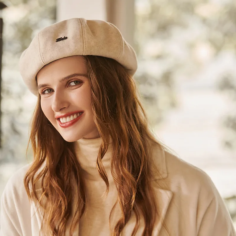 

2021 New Beret Pumpkin Hat Elegant Metal Letter Logo Autumn Winter Korean Version Of Beret Hat Lady Wool Painter For Hats