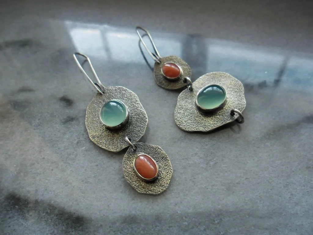 

Vintage Silver Plated Earrings Creative Asymmetrical Bohemian Mint Chalcedony and Artificial Coral Earrings Women's Jewelry