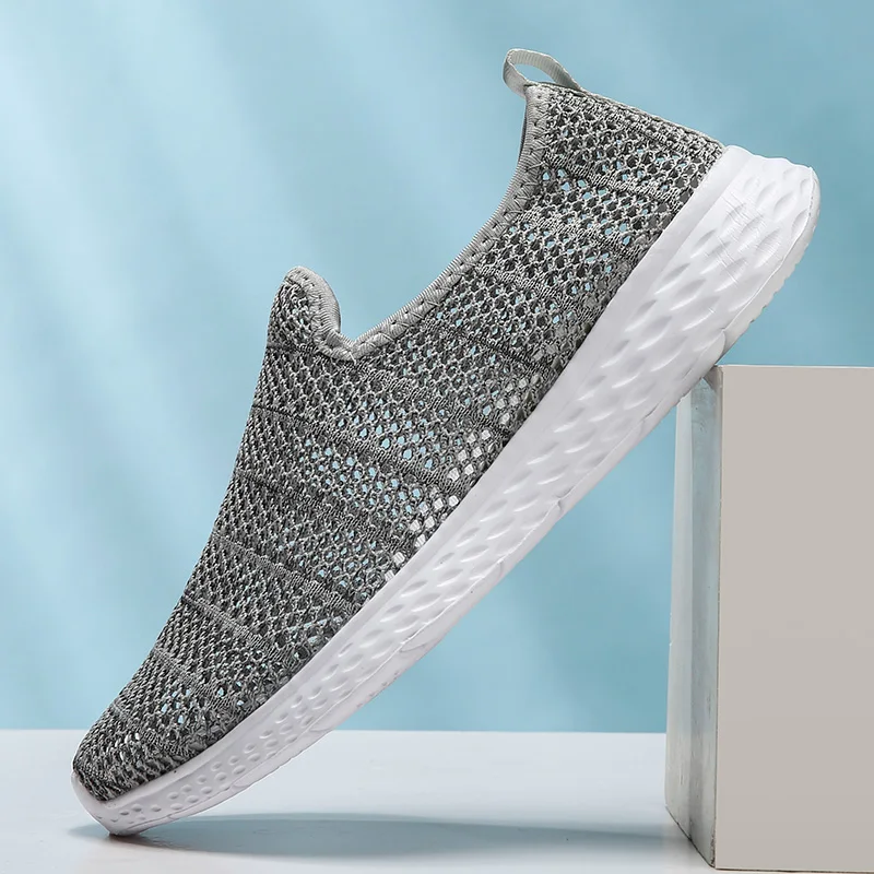 Summer Casual Lightweight Men's Running Shoes Breathable Mesh Slip on Sneakers Women Couple Outdoor Walking Designer Shoes Men