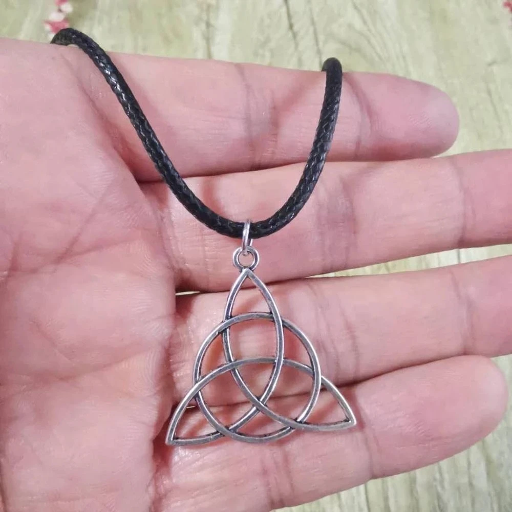 Ожерелье викингов для женщин и мужчин Длинная подвеска в виде узла Троицы