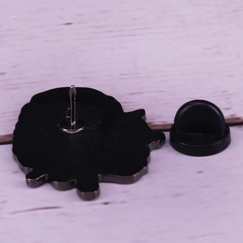 Брошь на лацкан с изображением яиц бекона