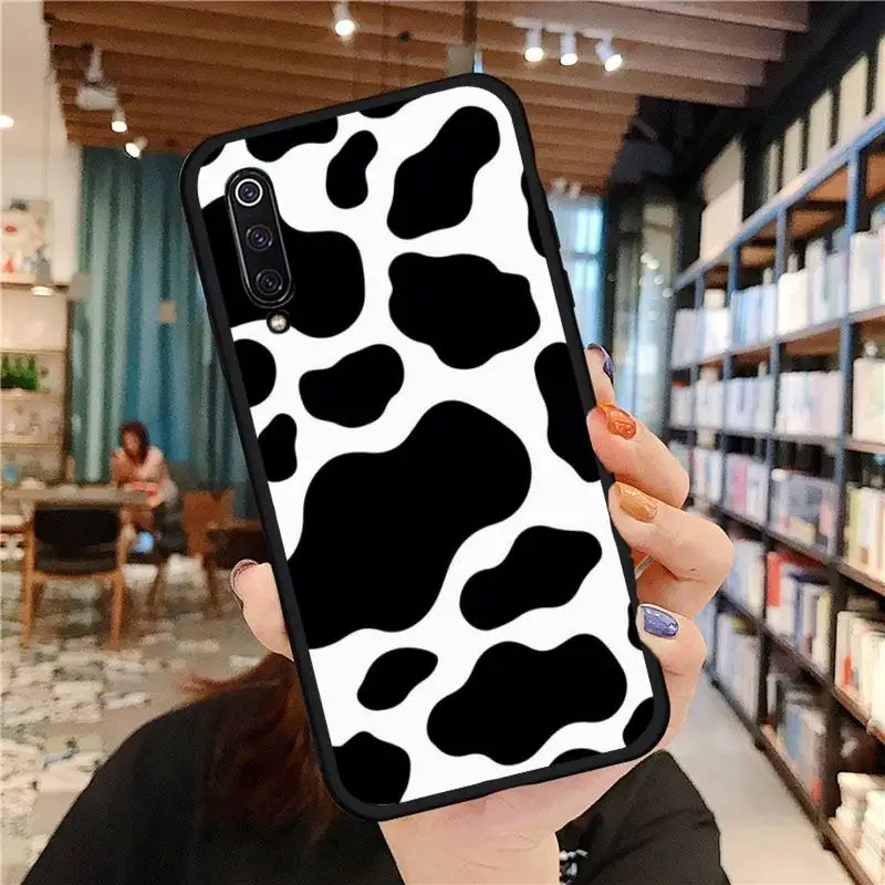 

Cow Milk Black White Phone Case For Xiaomi Redmi 7 9t 9se k20 mi8 max3 lite 9 note 8 9s 10 pro Soft silicone funda cover