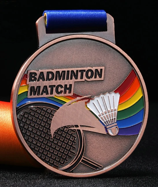 

Серебро и бронза дзюдо спортивных соревнований общего цвета: золотистый, серебристый и бронзовые сандалии дзюдо борьба и ногами металличес...