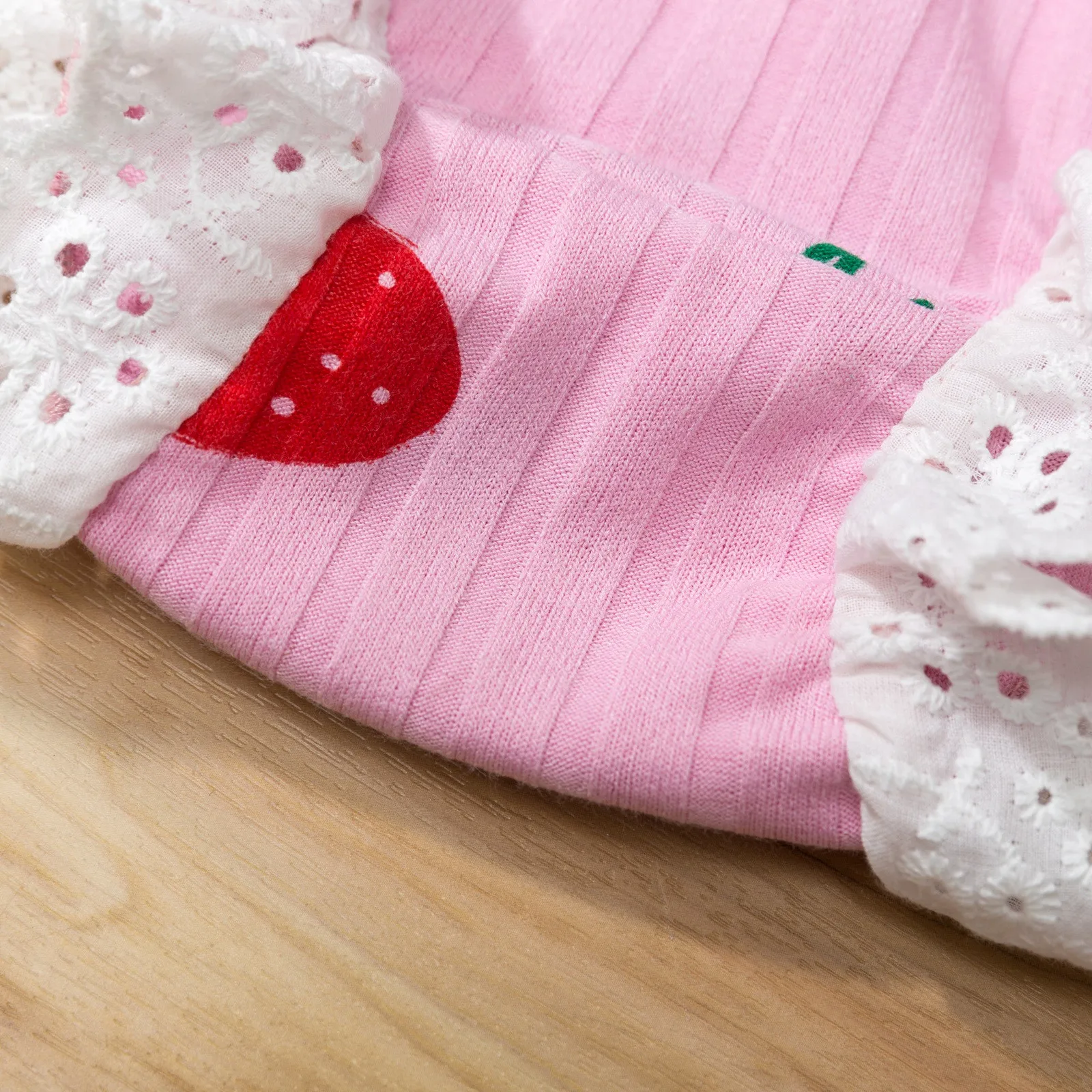 

2PCS Cute Newborn Baby Girl Outfits Clothes Tops Newborn Infant Baby Girls Strawberry Print Lace Bow Tops Shorts Clothes