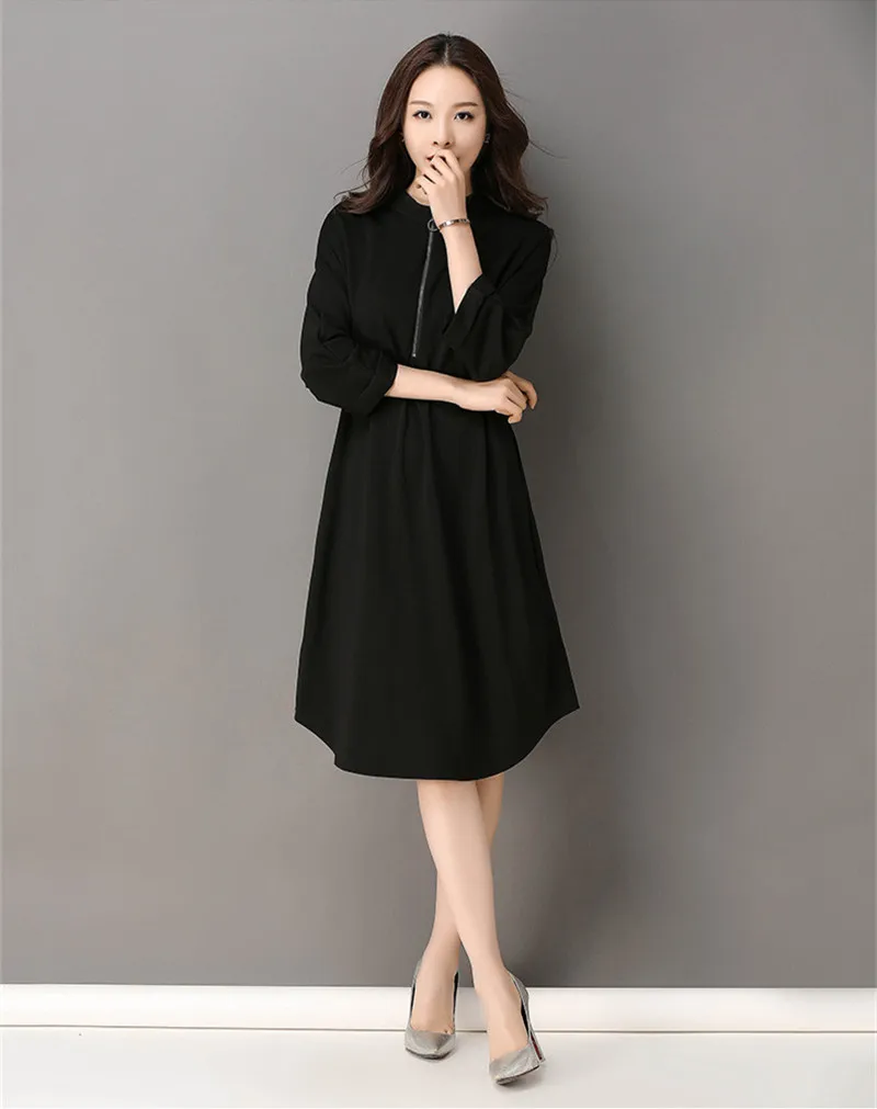 Женское платье-футболка с круглым вырезом черное свободное Повседневное платье