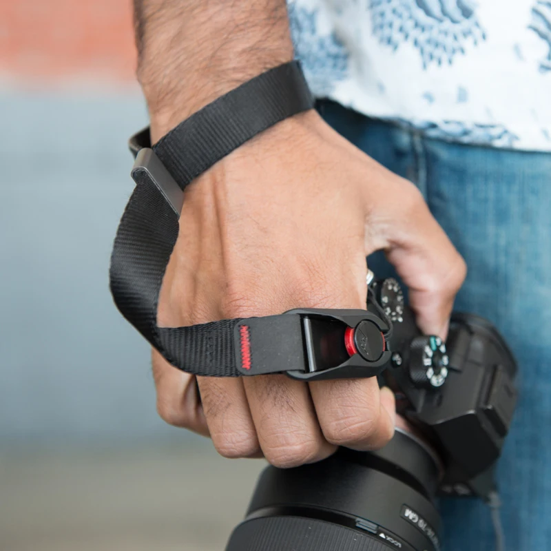 Безопасный ремешок на запястье с пиковым дизайном