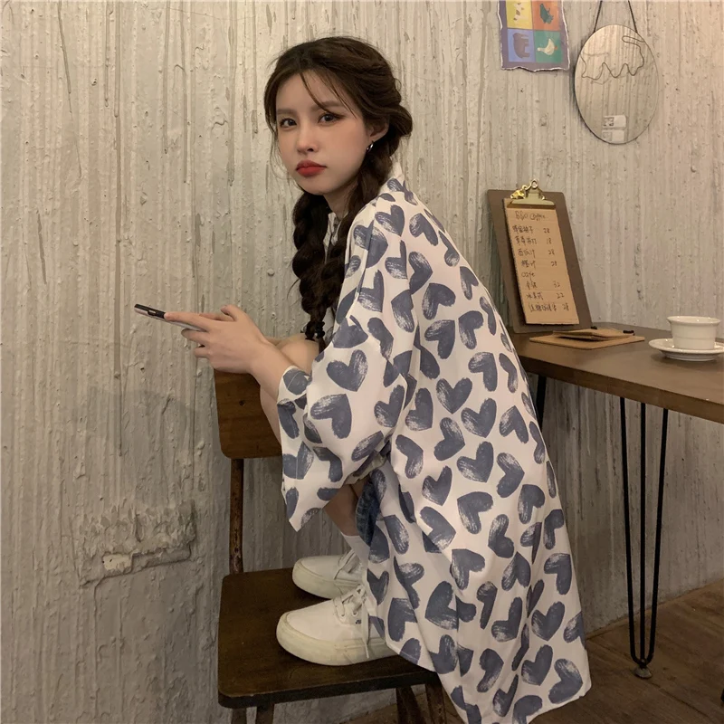 

Шифоновые свободные женские блузки, новая летняя рубашка с карманами и пуговицами, Повседневная модная блузка, рубашки-поло с принтом Love, ру...