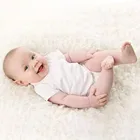 Летнее однотонное белое хлопковое боди унисекс с коротким рукавом для мальчиков и девочек Одежда для новорожденных младенцев