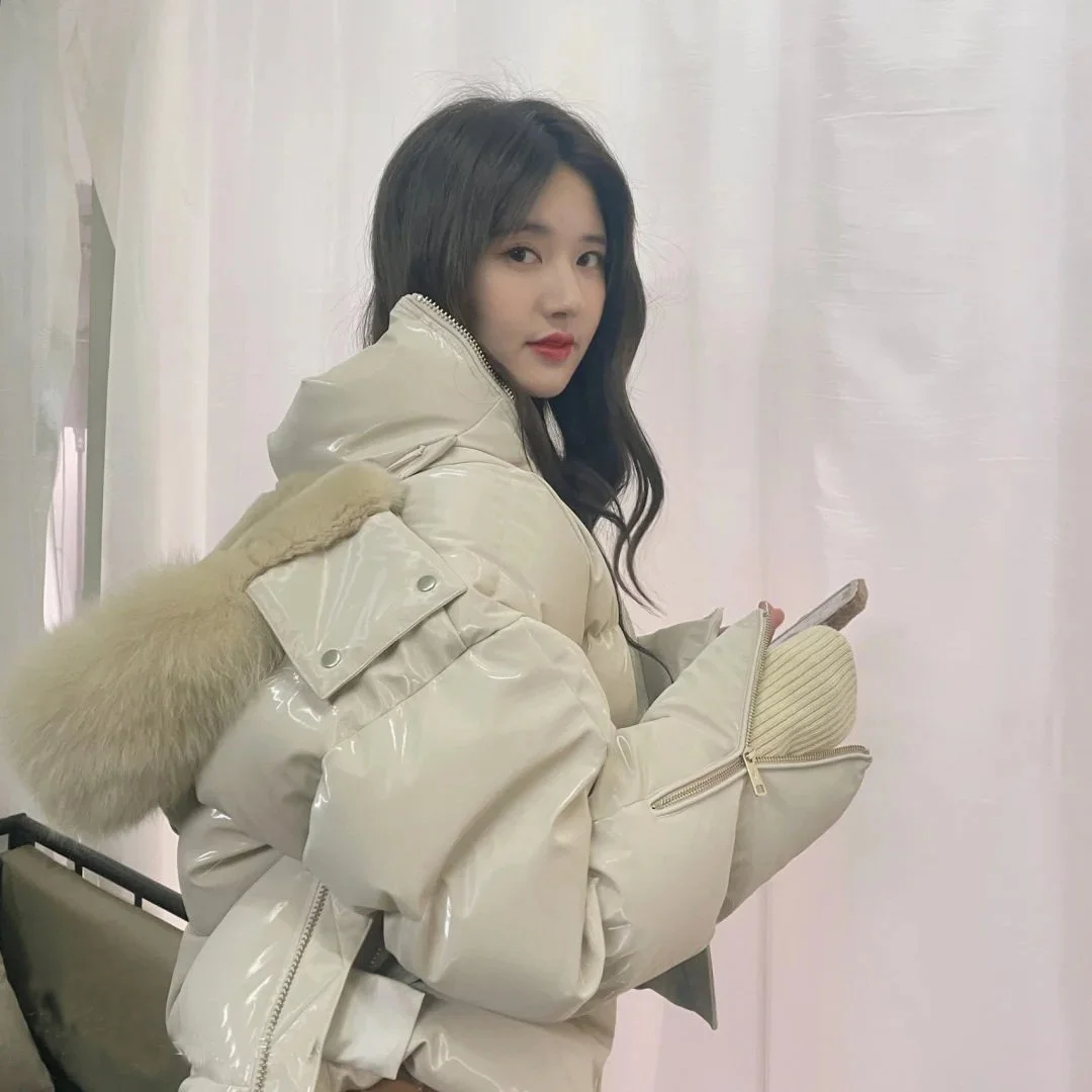 

In the winter of 2021, Zhao Ruth's same thickened large wool collar short down jacket women's new coat trend