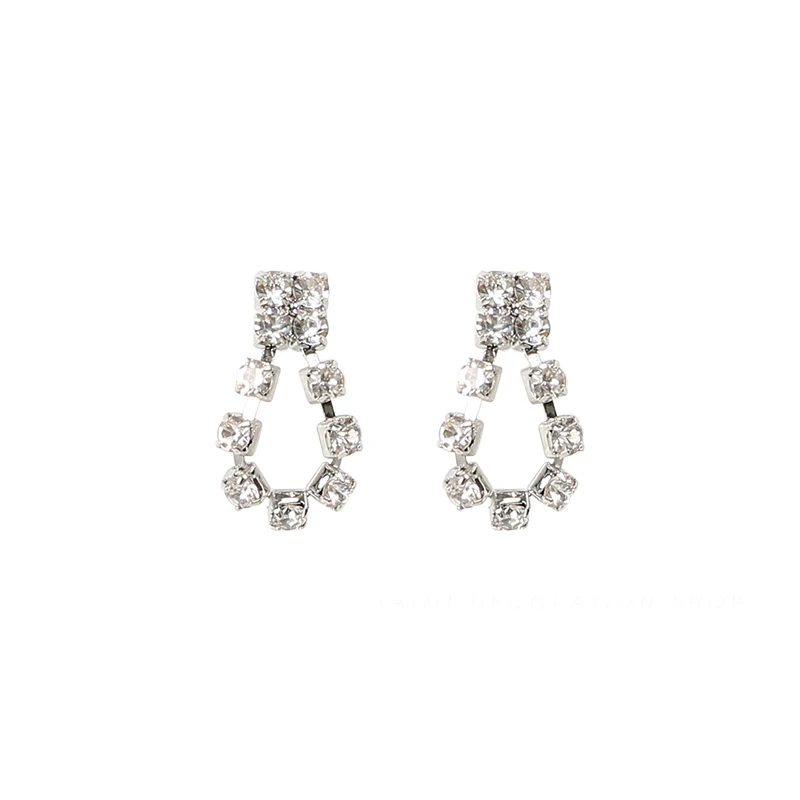 

Online Influencer Refined High-Grade Atmospheric Water Drop Zircon Earrings for Women Light Luxury Minority Design Sense