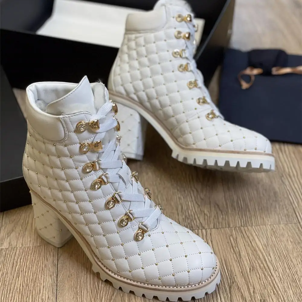 

Новые роскошные женские ботильоны из натуральной кожи; Женские ботинки с отделкой жемчужинами заклепки шпилька зимняя обувь на платформе с...