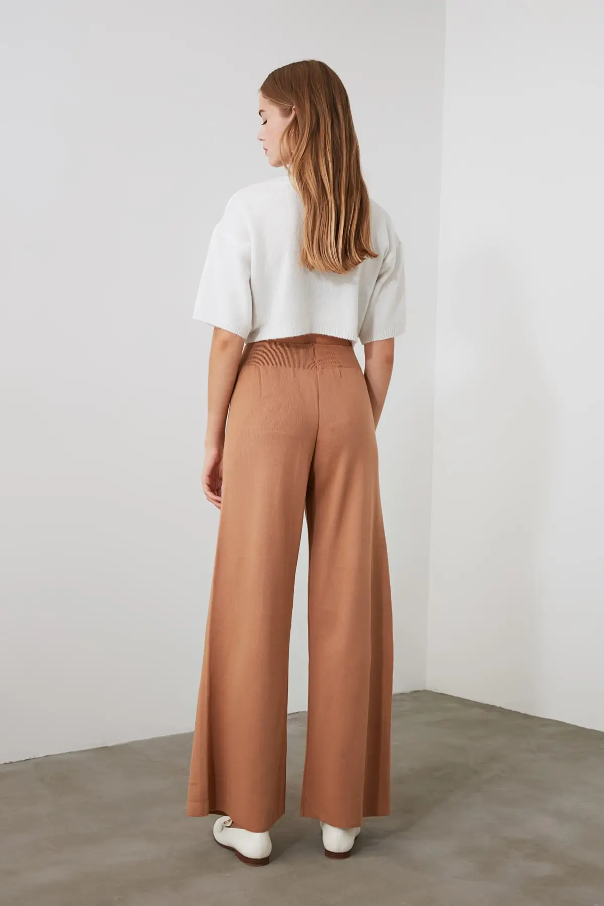

Trendyol Wide Trotting Knitwear Pants TWOAW21PL0123