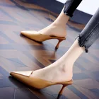 Женские босоножки с острым носком на среднем каблуке, женские сандалии, лето 2020, женские универсальные туфли на шпильке в Корейском стиле
