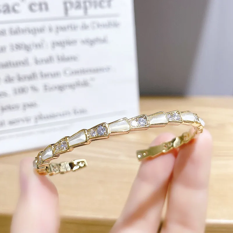 

LISM20 new personality copper inlaid shell snake bone opening ladies simple wild popular bracelet jewelry jewelry