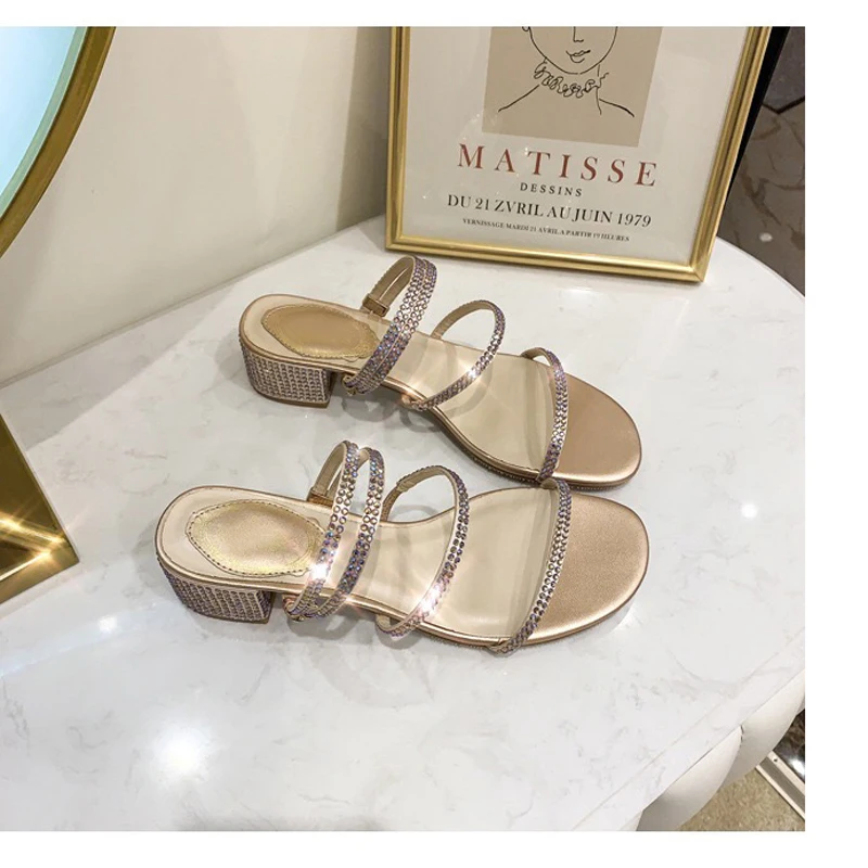 

2019 Fashion Rome Slip-On Women Sandals Flip Flops Solid Round Toe Pearl Buckle Causal Sandals Shoes
