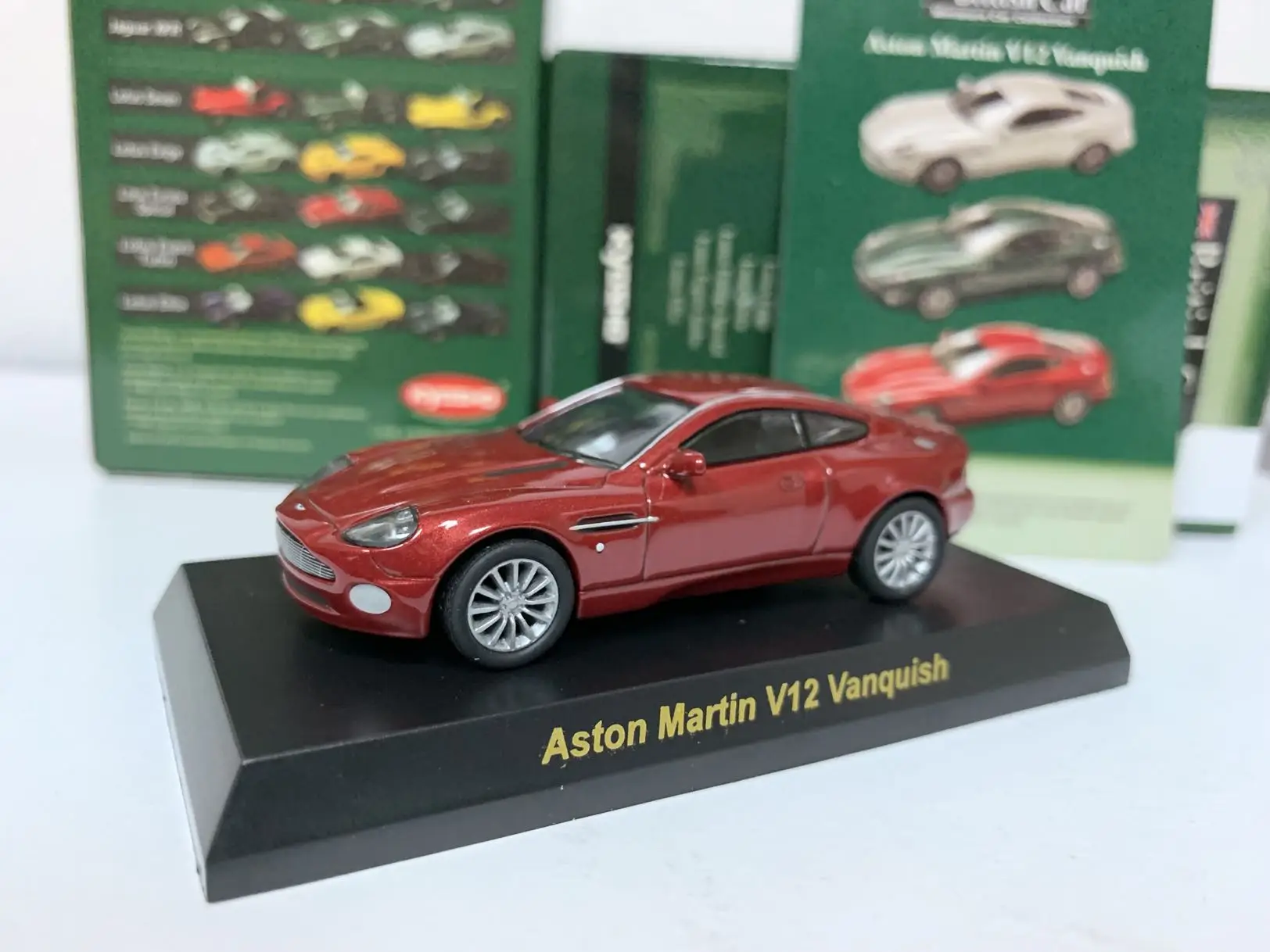 

1/64 KYOSHO Aston Martin V12 Vanquish LM F1 RACING Collection of die-cast alloy car decoration model toys