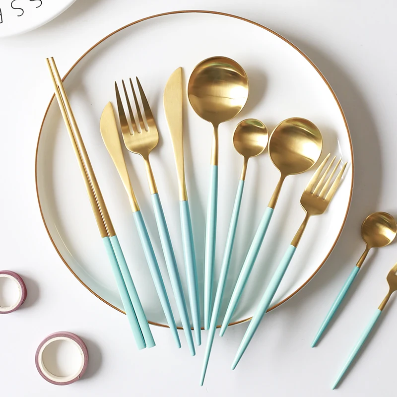 

Europe Art Tableware Modern Royal Luxury Knife And Fork Set Metal Dinnerware Set Camping Gift Bestekset Kitchen Supplies BK50DC