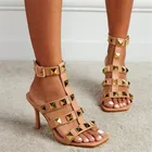 Летние женские босоножки на высоком каблуке прозрачные Сандалии с заклепками; С открытым носком; Пикантные; На высоком каблуке; Вечерние Клубные женские ботинки с пряжкой на квадратном каблуке туфли на высоком каблуке