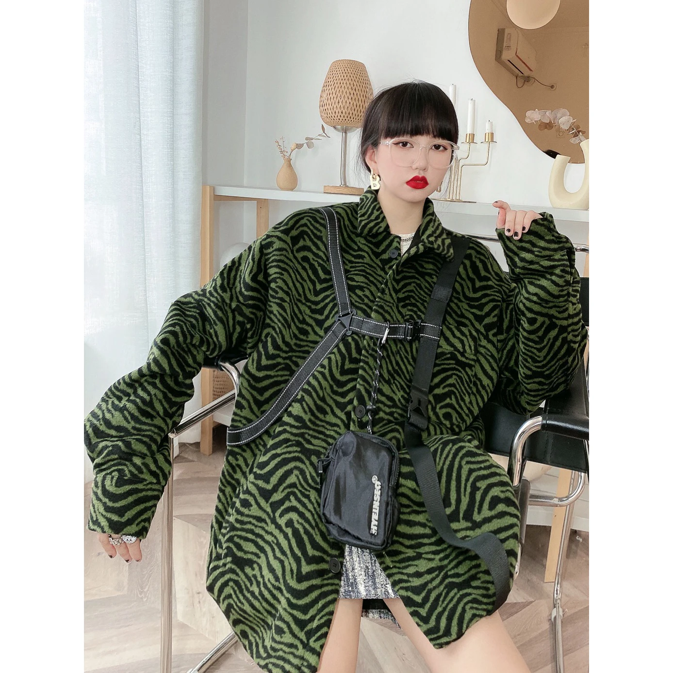 

Functional coatsstitching ribbon pendant Retro Old Green Zebra Plush Long Sleeve Jacket handsome couple jackets