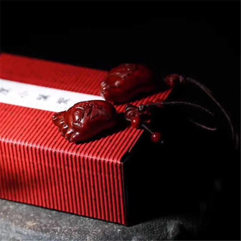 

Original DIY natural authentic Indian small leaf red sandalwood boxwood ebony rich pendant keychain couple mobile phone chain