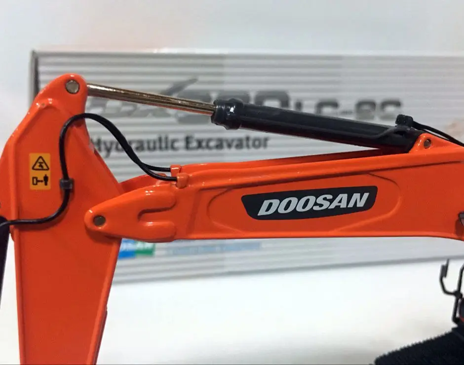 1/50 Doosan DX380LC-9C гидравлический экскаватор Масштаб литье под давлением подарки
