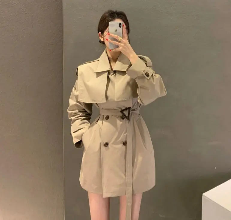 

Ladies windbreaker beige mid-length casual commuter jacket
