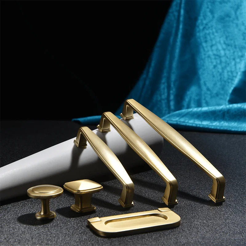 

zinc alloy modern Gold furniture hardware kitchen furniture knobs and handles for cabinets and drawers