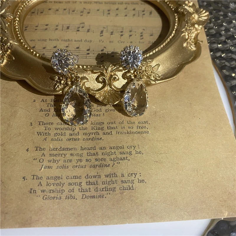 

Retro design New Round Water Drop Crystal Pendant long Drop Aesthetic Earring For Women Shiny Ear Ring Fashion Brincos Gift 2020