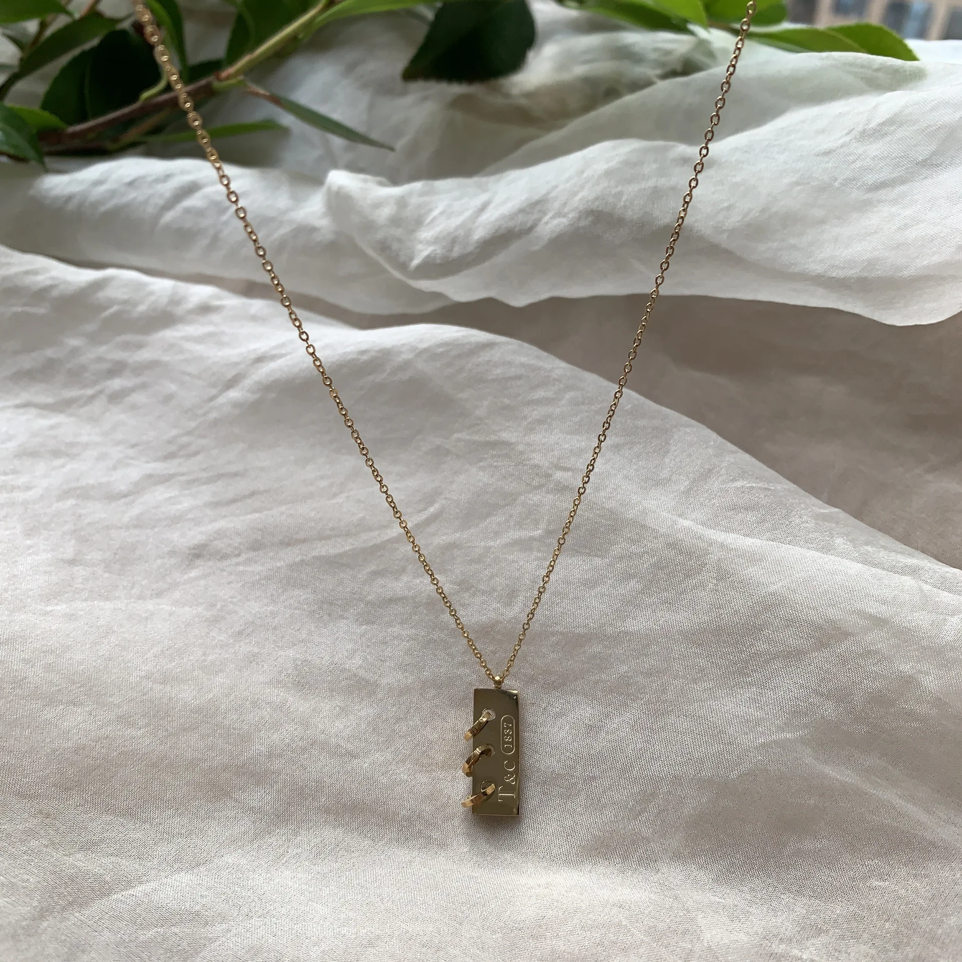 

2021 new titanium steel lucky geometry square Necklace simple letter personalized ring pendant collar chain tide