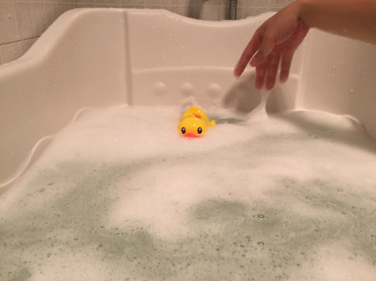 

1PCS Cute Cartoon Bath Toys Animal Tortoise Duck Crocodile Hippo Classic Baby Water Toy Infant Swim Clockwork Kids Beach Toys