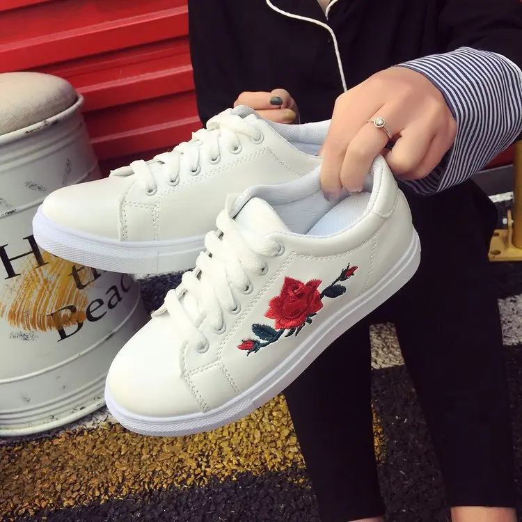 Новинка женская обувь модная с вышивкой цвет розовый белый спортивная