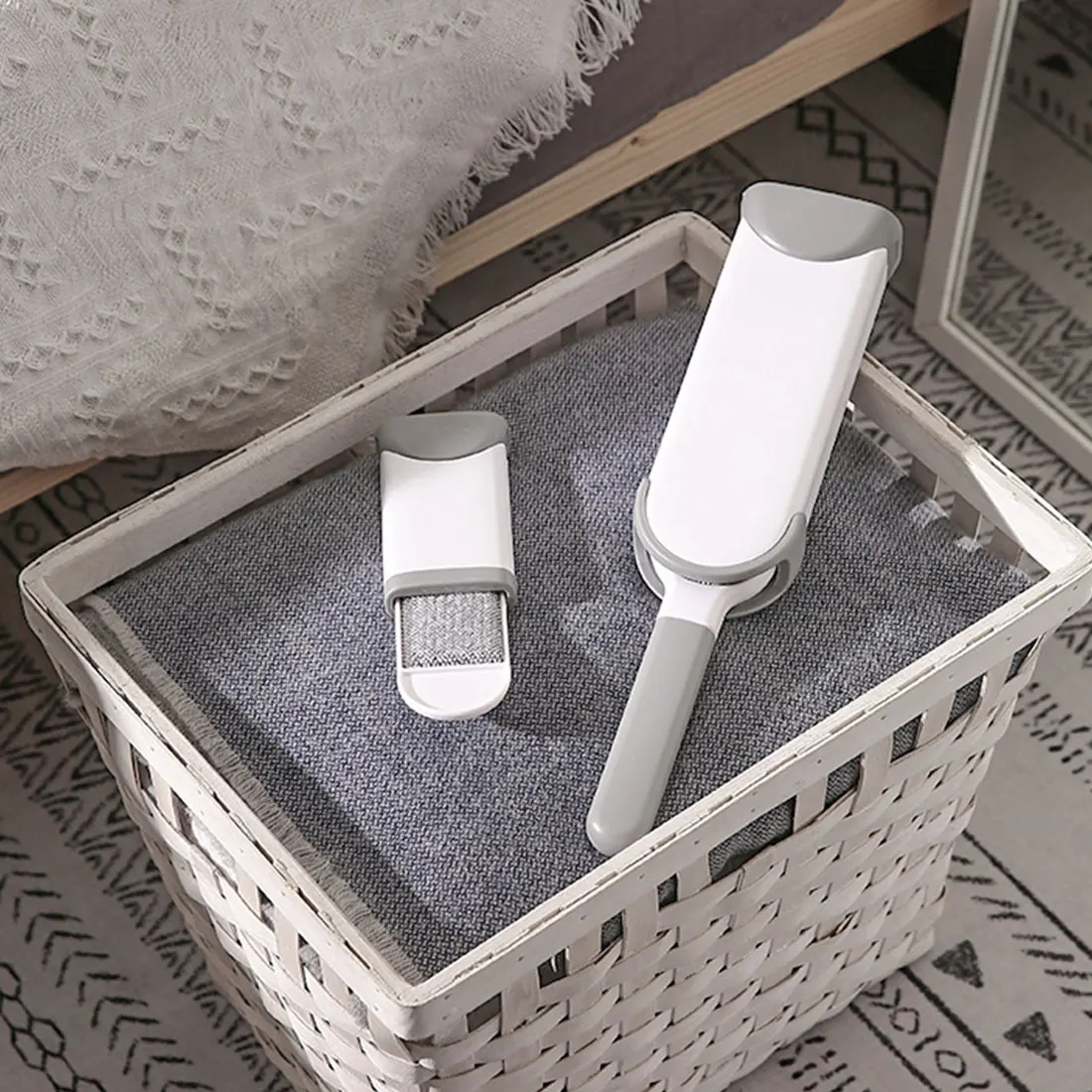 

Reusable hair cleaning brush, magic epilator, clothes depilation roller, electrostatic dust removal brush, household coat