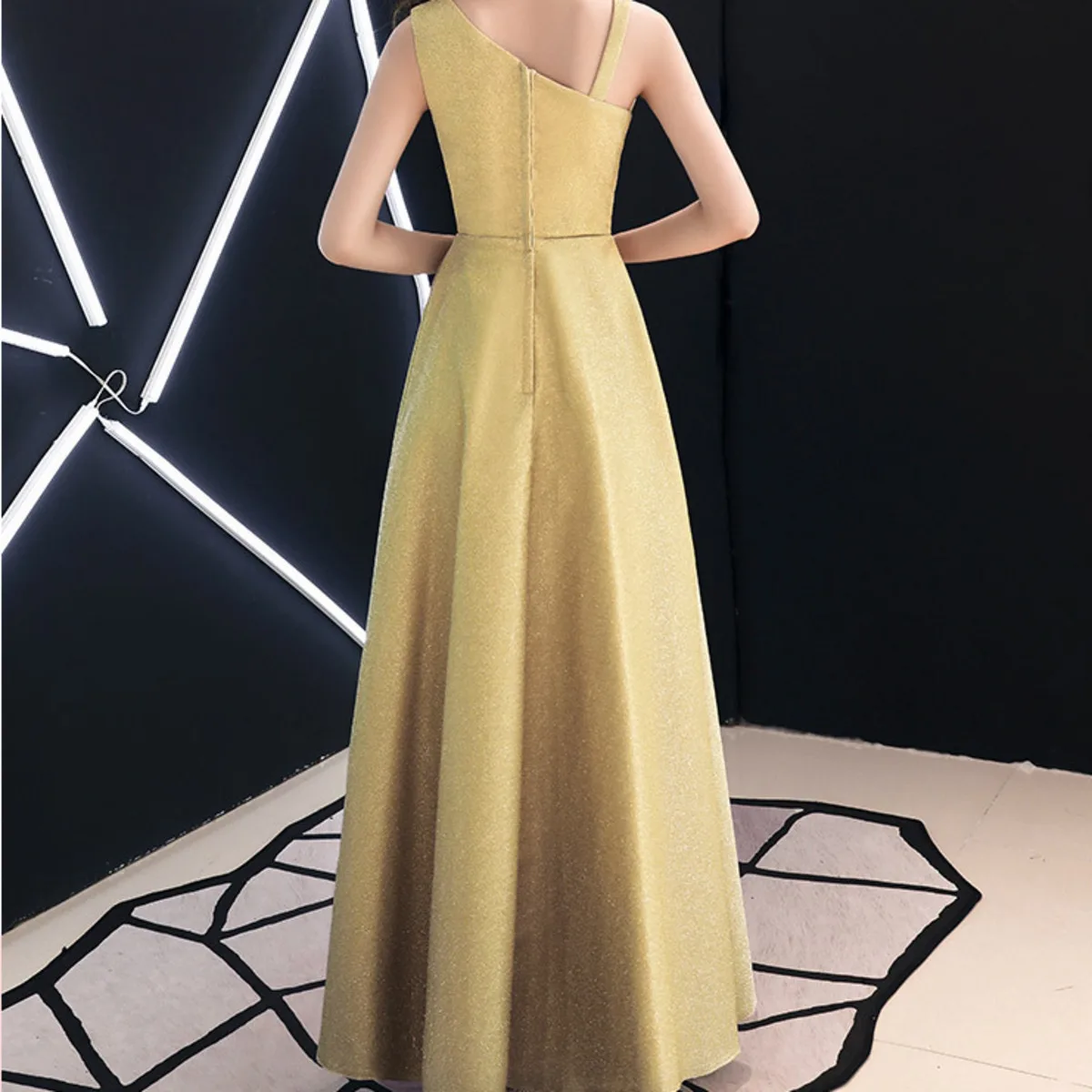 

BacklakeGirls Elegant Evening Dresses Open Back Pleated Irregular Neckline Sleeveless Long Satin Evening Dress Robe De Soiree