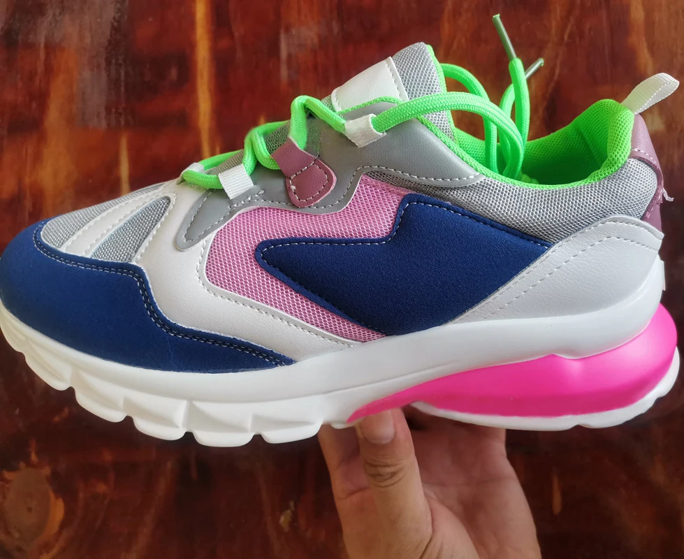 Женские кроссовки на не сужающейся книзу массивной платформе Женская