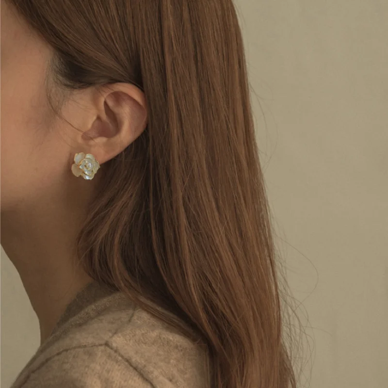 

European And American Niche Style Rose Earrings Fairy Oil Golden Earrings Pearl Simple And Delicate Personality Earrings
