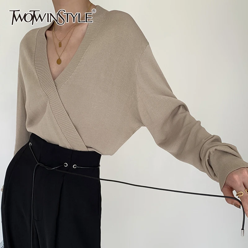 

Женский вязаный свитер TWOTWINSTYLE, осенний, черный, Повседневный пуловер с V-образным вырезом и длинными рукавами, 2021