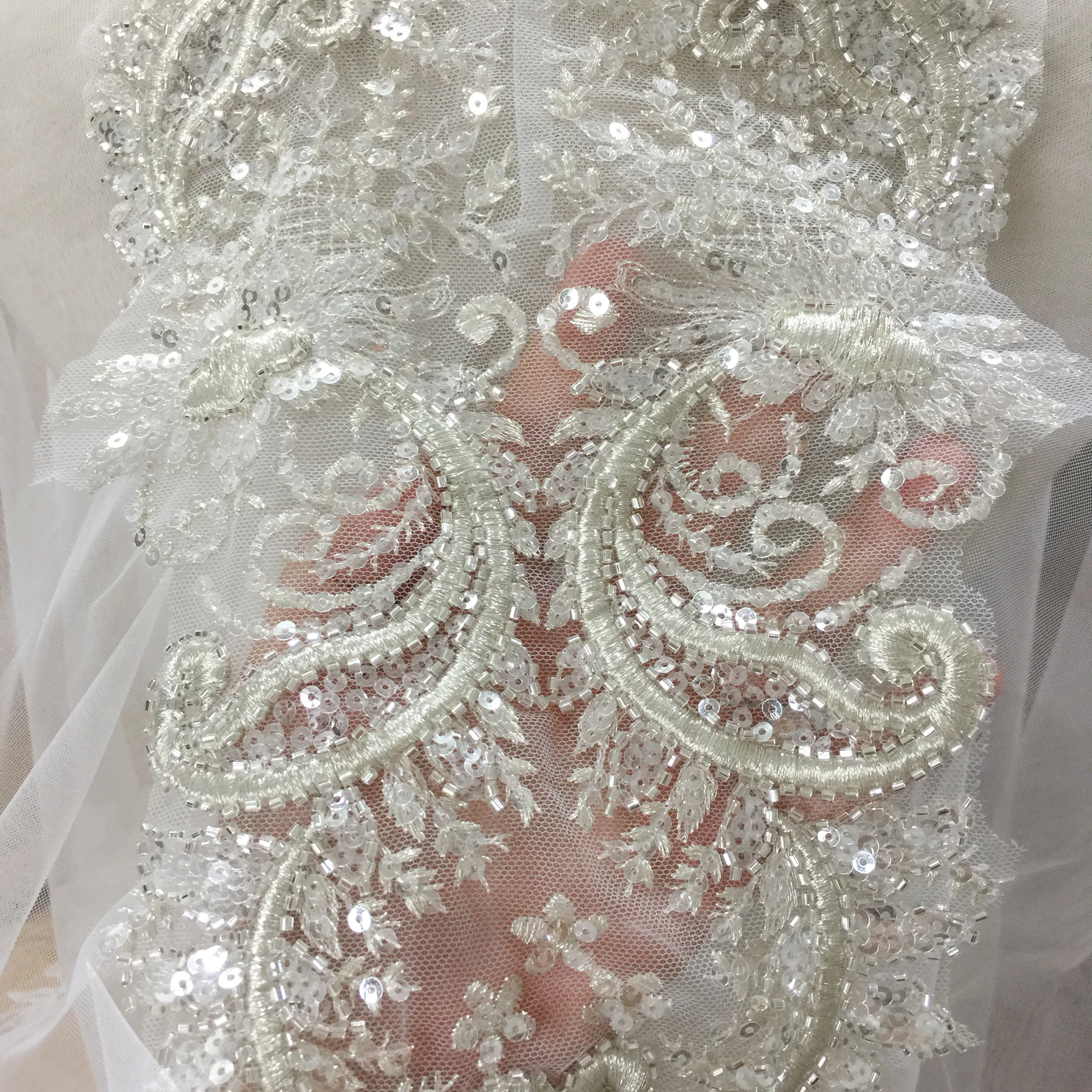 2 предмета в комплекте Одежда высшего качества 3D серебряной нитью из бисера