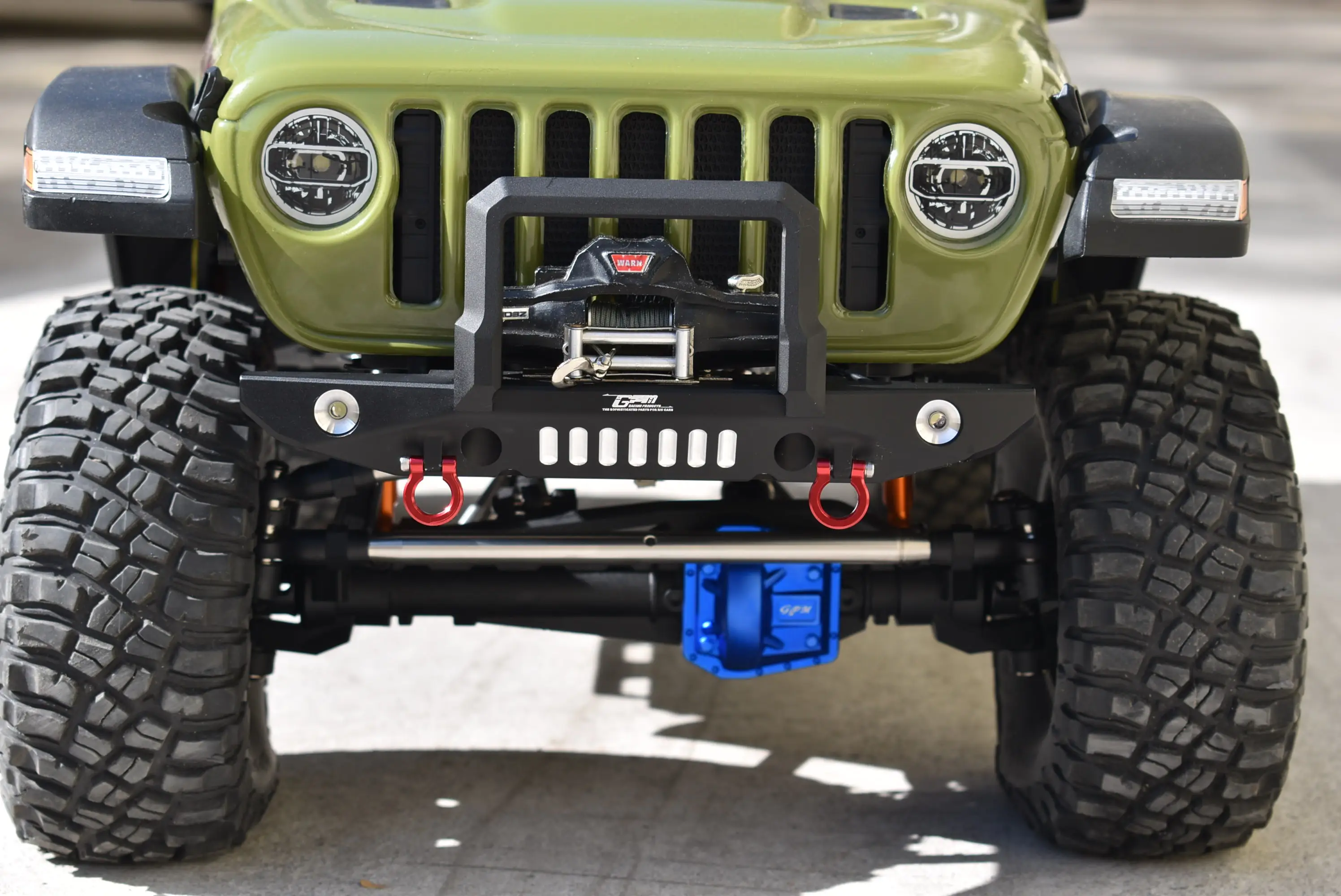 Алюминиевый передний бампер GPM с крючком для AXIAL 1/6 SCX6 JEEP JLU WRANGLER 4WD-AX 105000 Т1