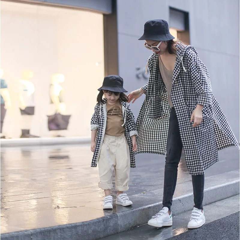 Пальто для матери и ребенка клетчатая куртка с капюшоном ветровка Новинка осени