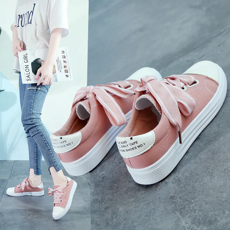 Женская повседневная обувь на шнуровке белые однотонные удобные кроссовки