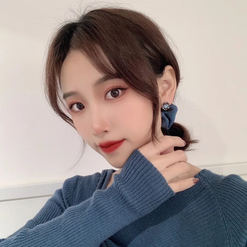 

Vintage French Cute Blue Heart Rhinestone Crystal Black Heart Simple Small Stud Earring for Women Girls Jewelry