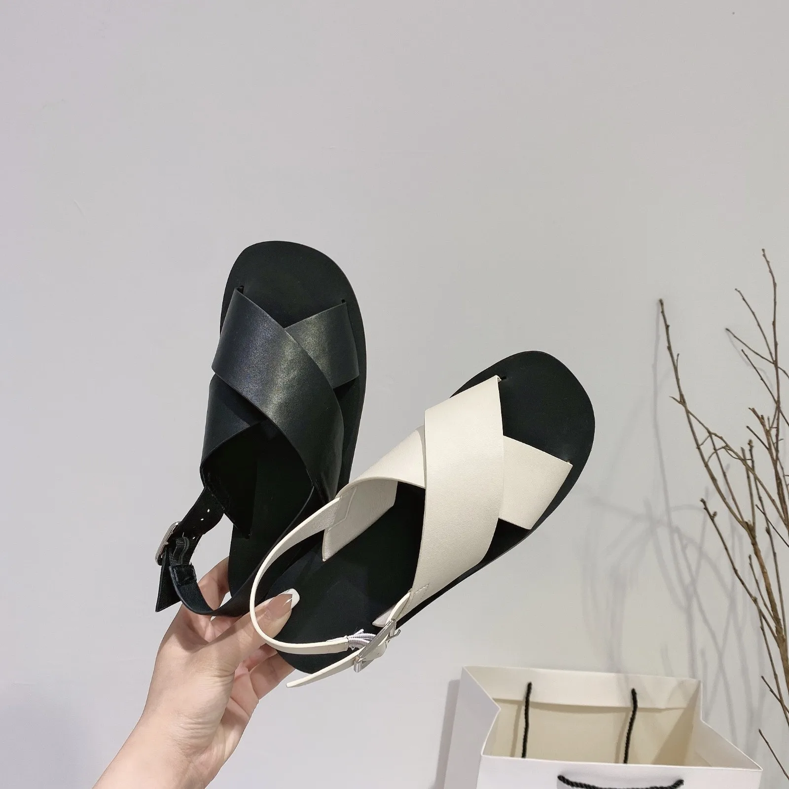 

Sandals women 2020 new leather soft sole comfortable all-match ins two-wear flat pregnant women's shoes summer Rome plus size